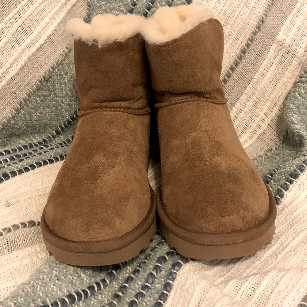 NEW, never worn UGG short boots
